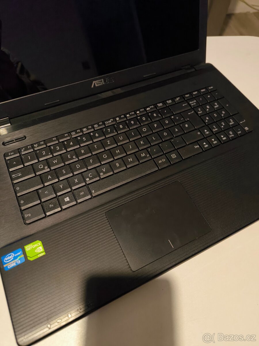 8. Asus F75V na dily - 2