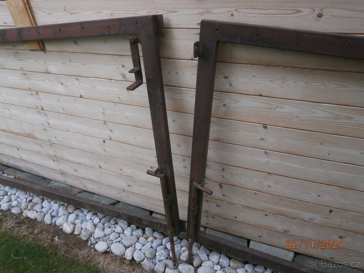 dvoukřídlá brána - 2