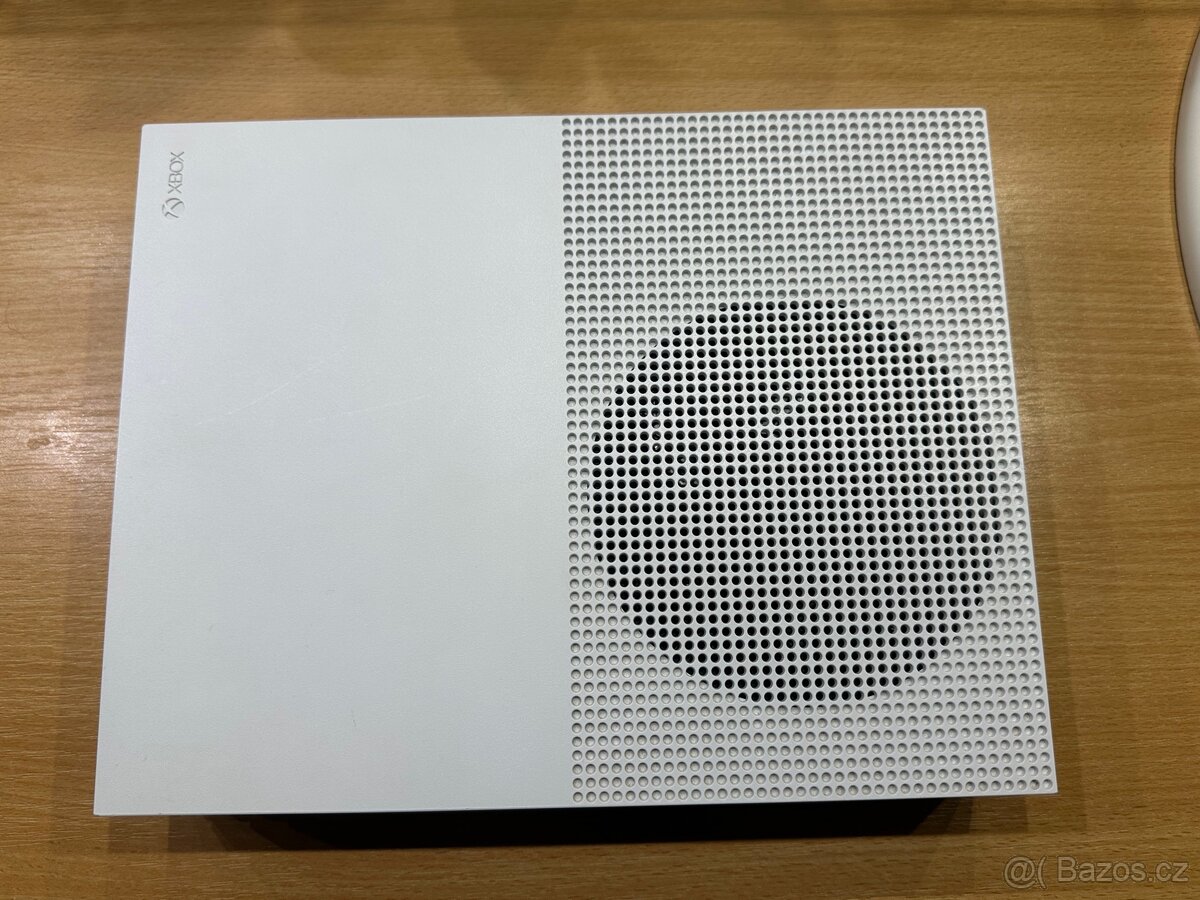 Xbox One S 500 GB + 2 ovladače + 2 hry - 2