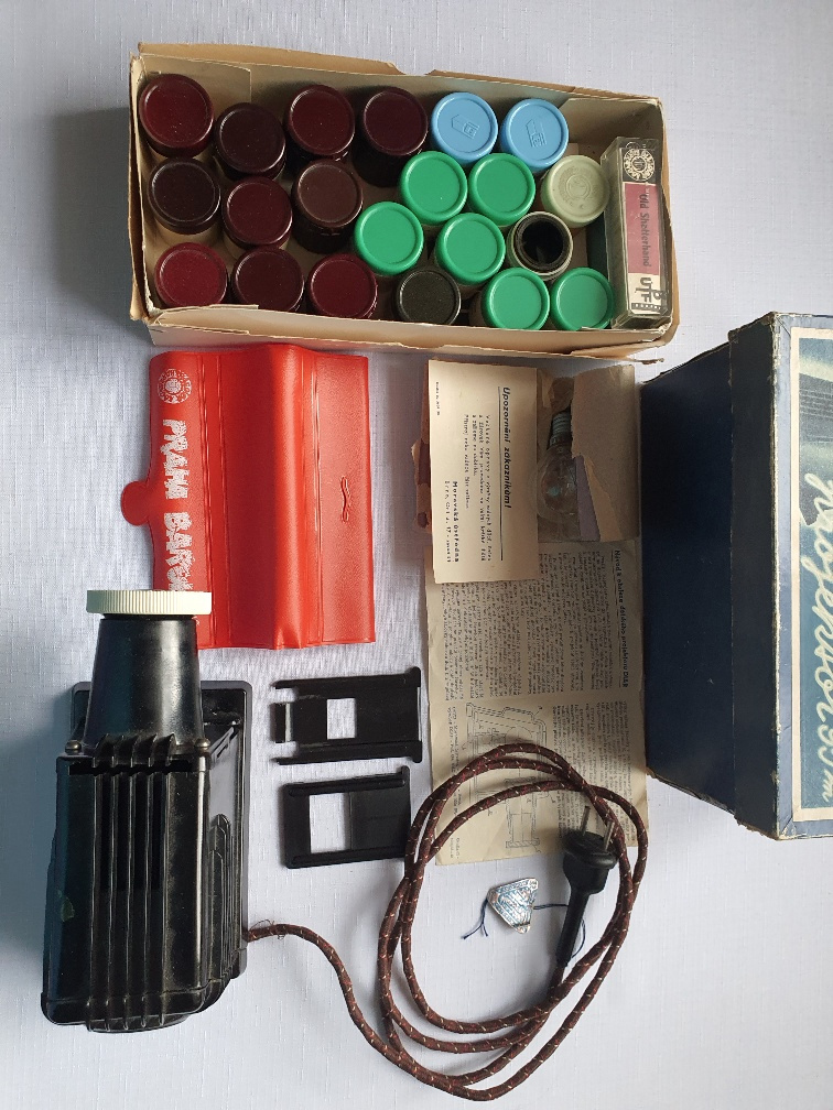 Dětský diaprojektor a příslušenství - 2