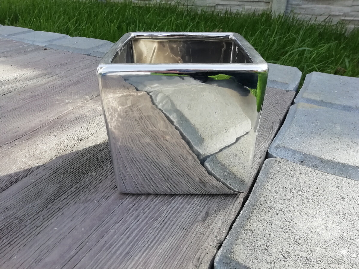 Prodám květináče, ozdoby.. - 2