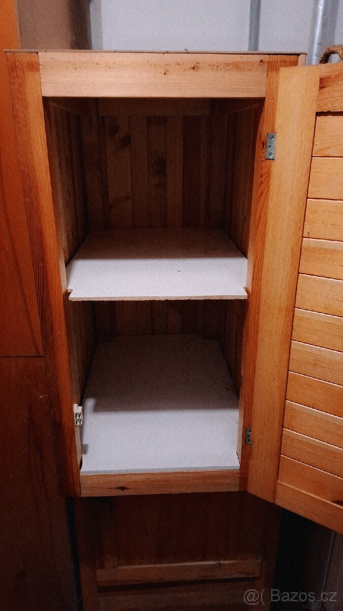 Uzka skrinka ze dreva - 2