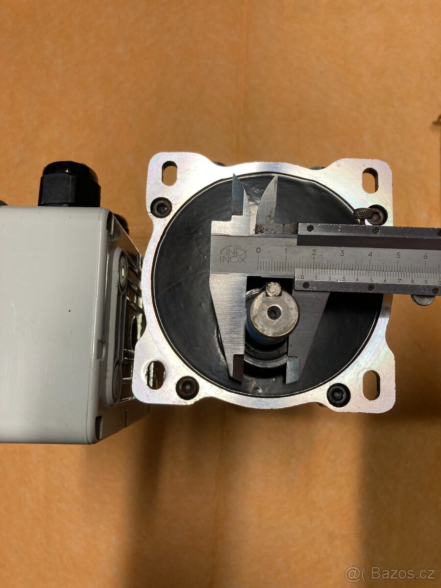 Elektromotor s prevodovkou - 2