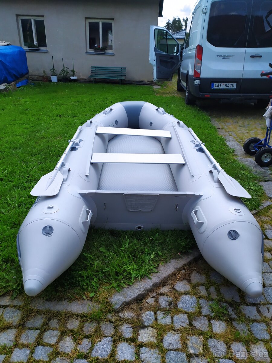 Nafukovací člun s motorem - 2