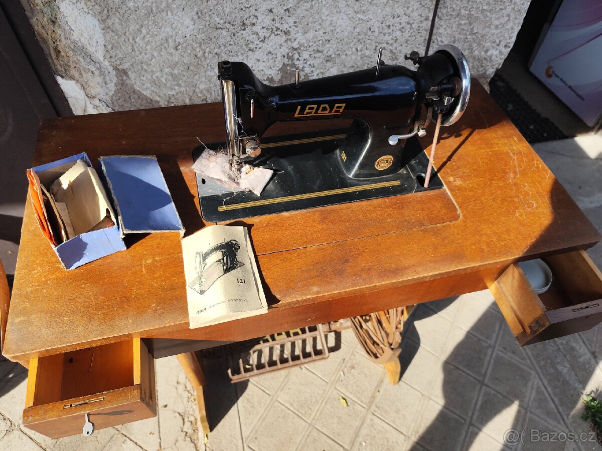 Šicí stroj Lada - 2