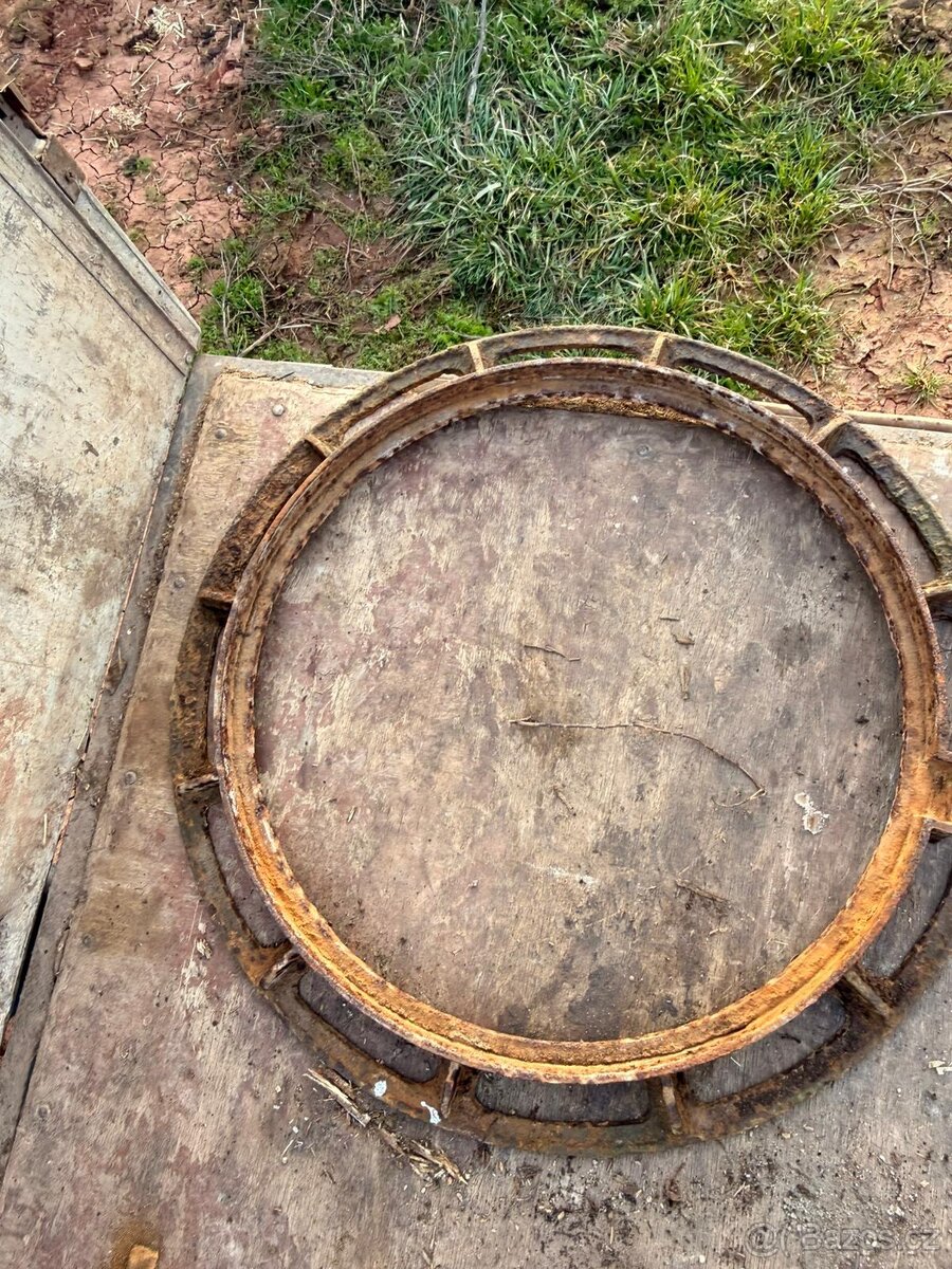 Prodám kovové poklopy na septik atd - 2