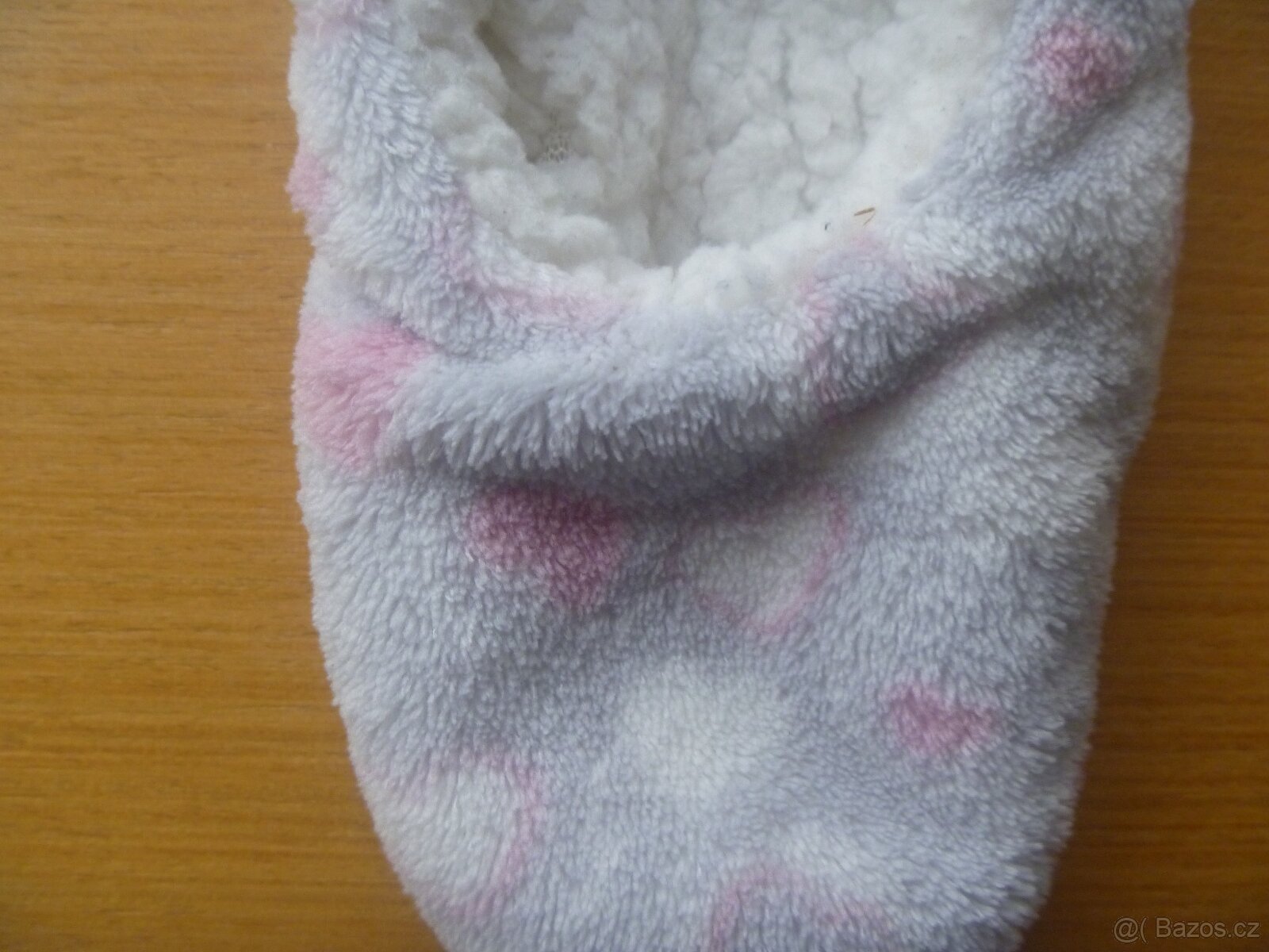 šedé plyšové bačkory se srdíčky vel. 30 - 2