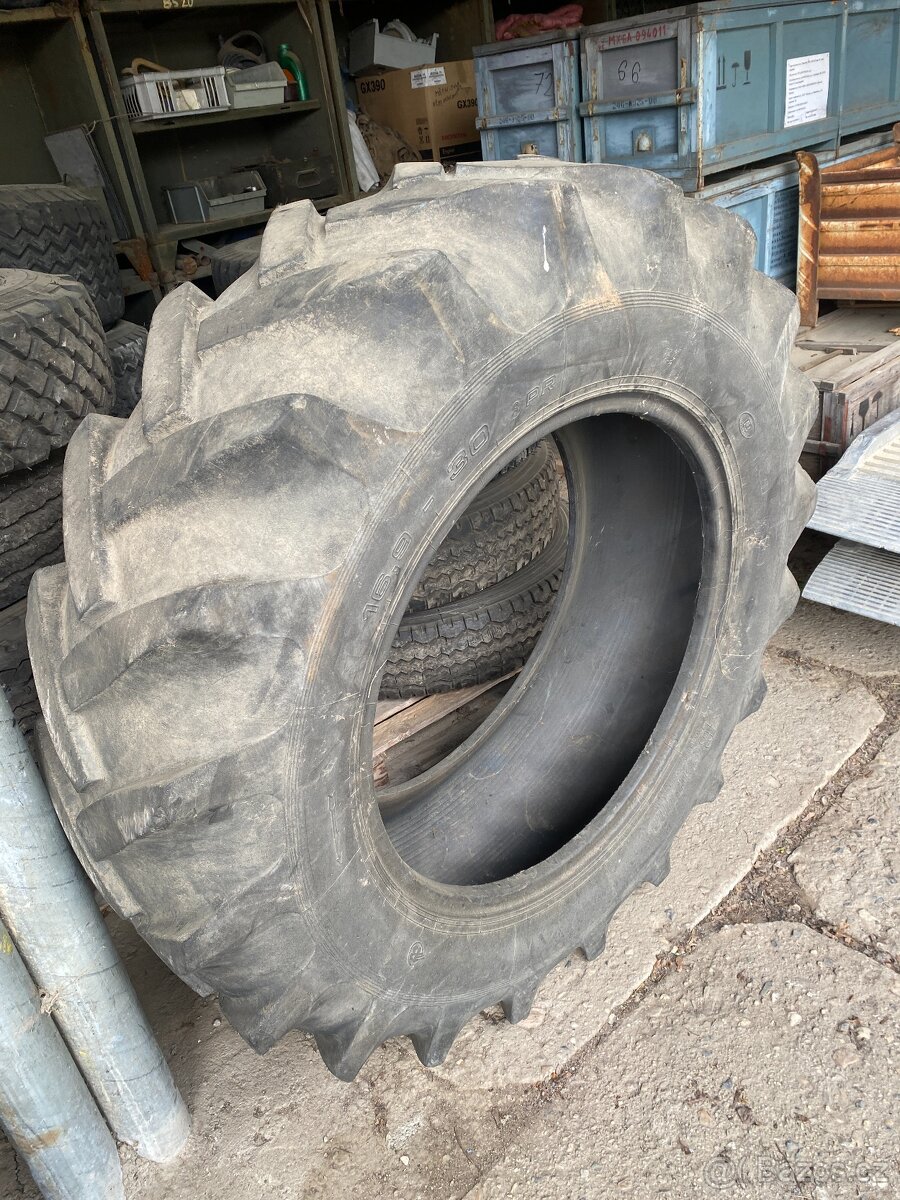 PNEU 16,9 R30 DOBRÝ STAV - TRAKTOR ZETOR A POD - 2