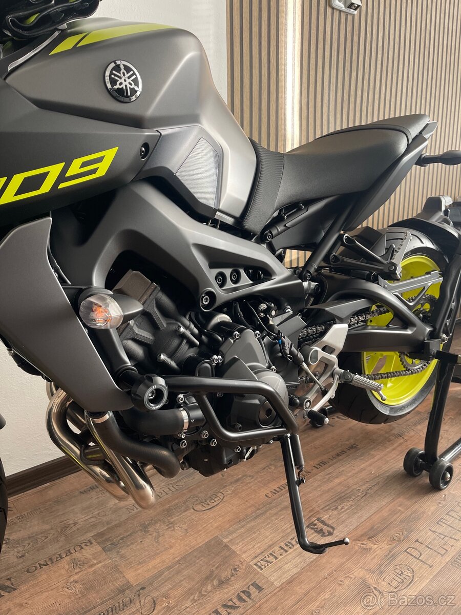 Yamaha MT-09 - 2