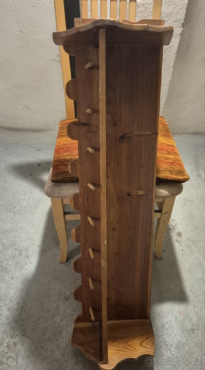 prodám police, vešáky - 2