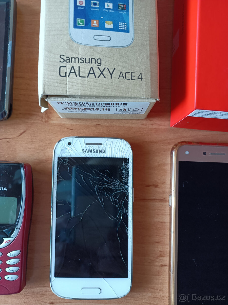 Staré tlačítkové telefony - různé značky - 2