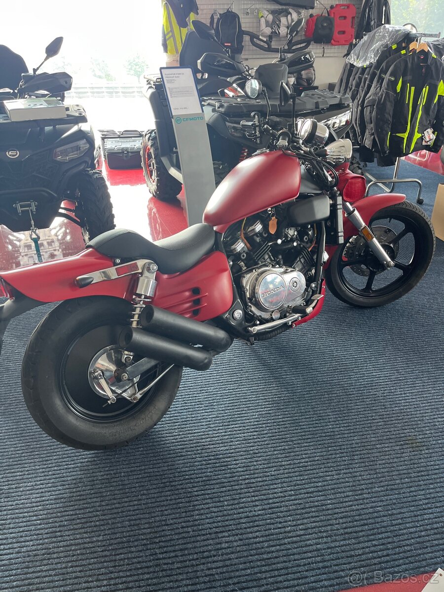 Honda - VF 700 Super Magna - 2