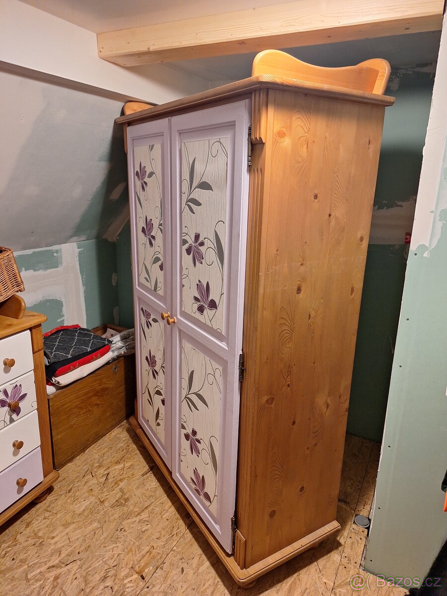 Nábytek - masiv - skříň, komoda, truhla. - 2