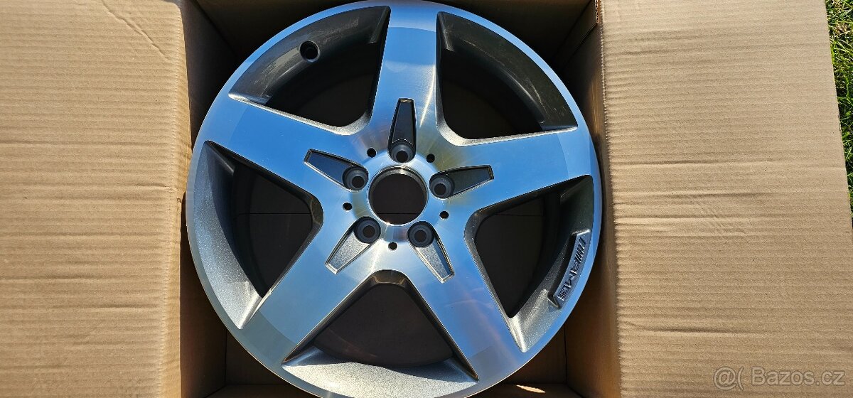 Nové kolo Mercedes AMG GLA 18" - sleva 62% - 2