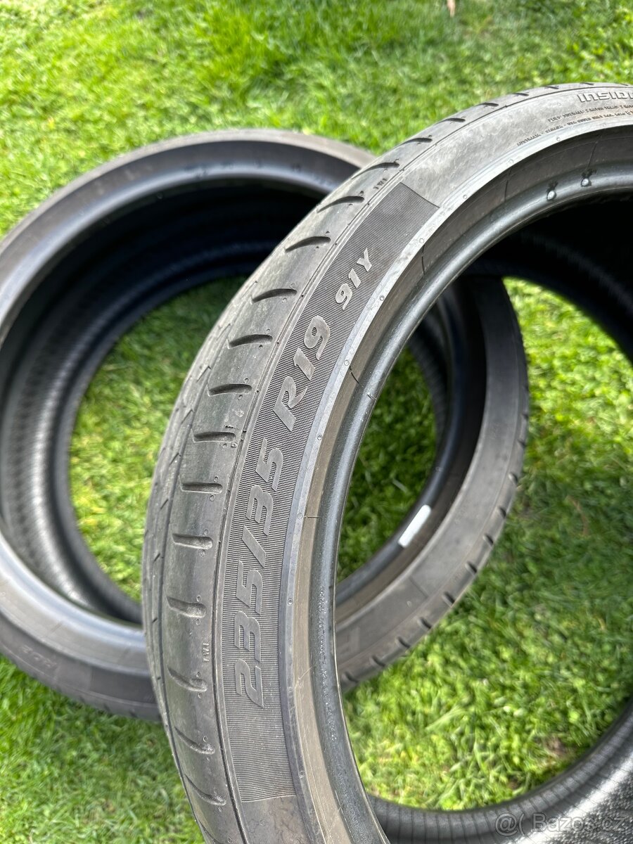 Pirelli P ZERO 235/35 R19 - 2