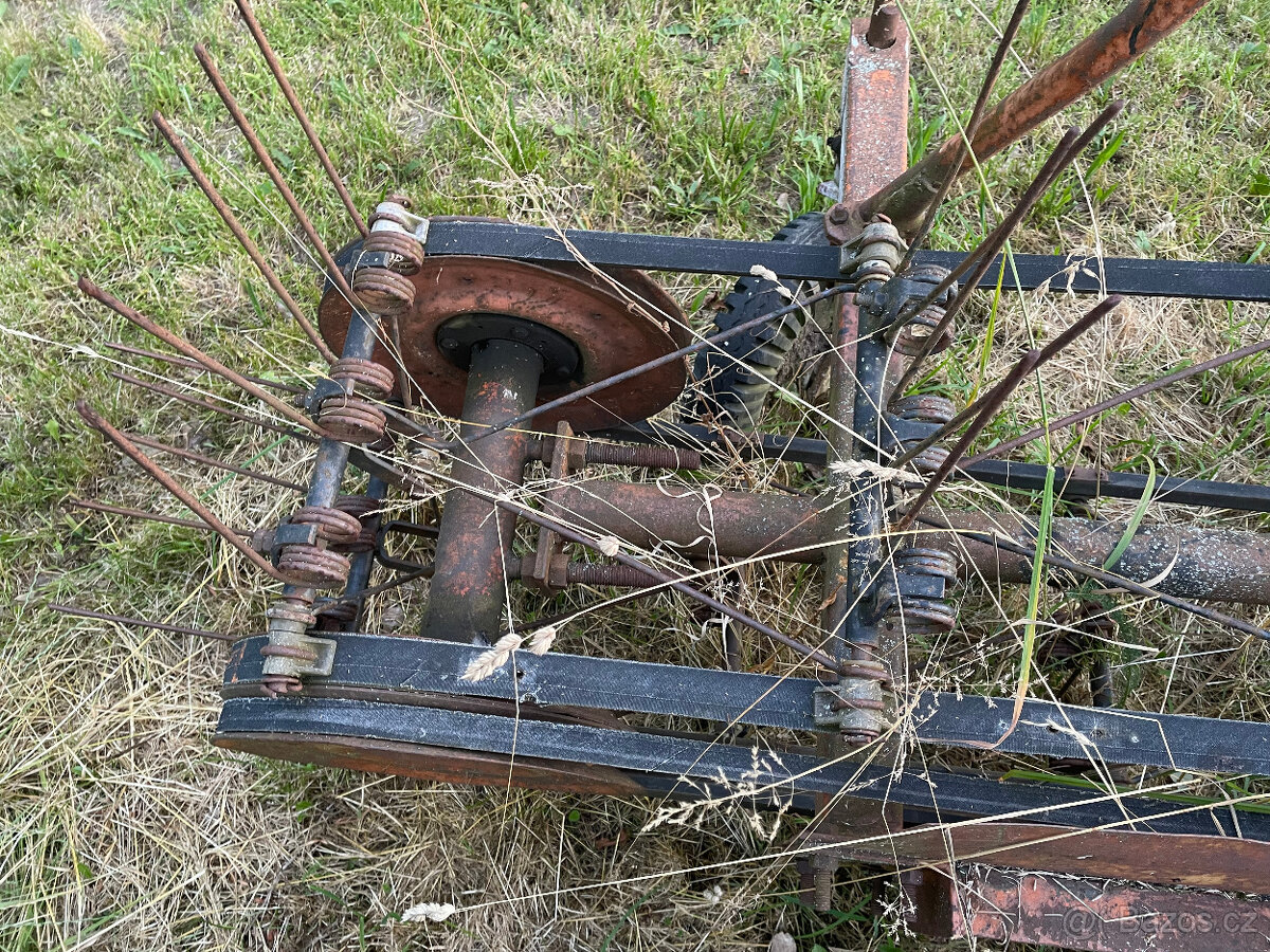 Obraceč a shrnovač Ton - 2