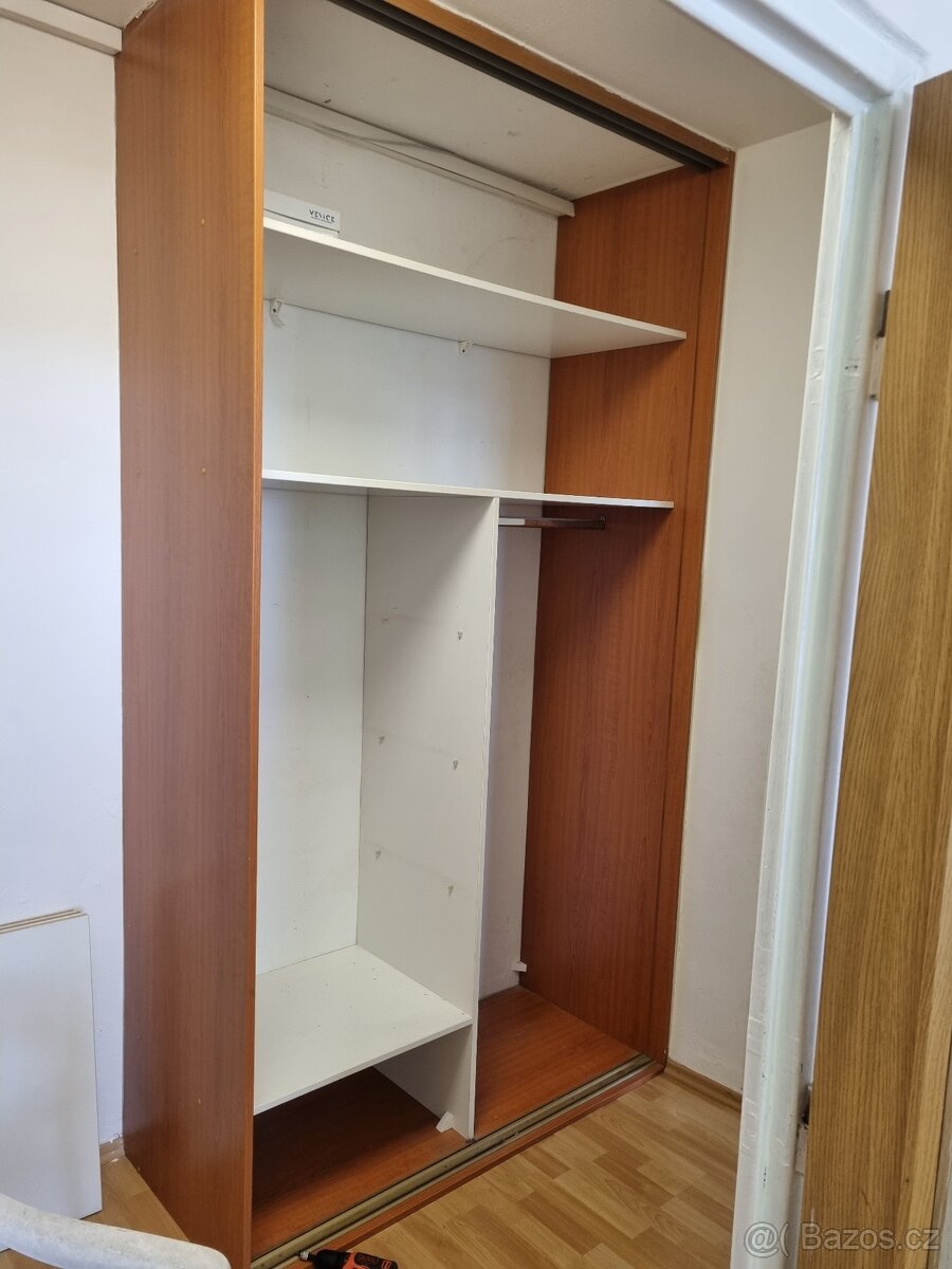 Vestavná šatní skříň - 2
