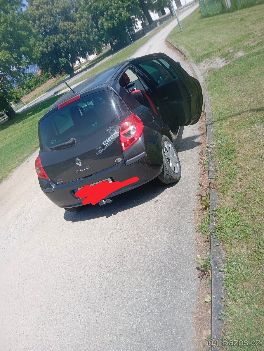 renault clio 2007 benzín - 2
