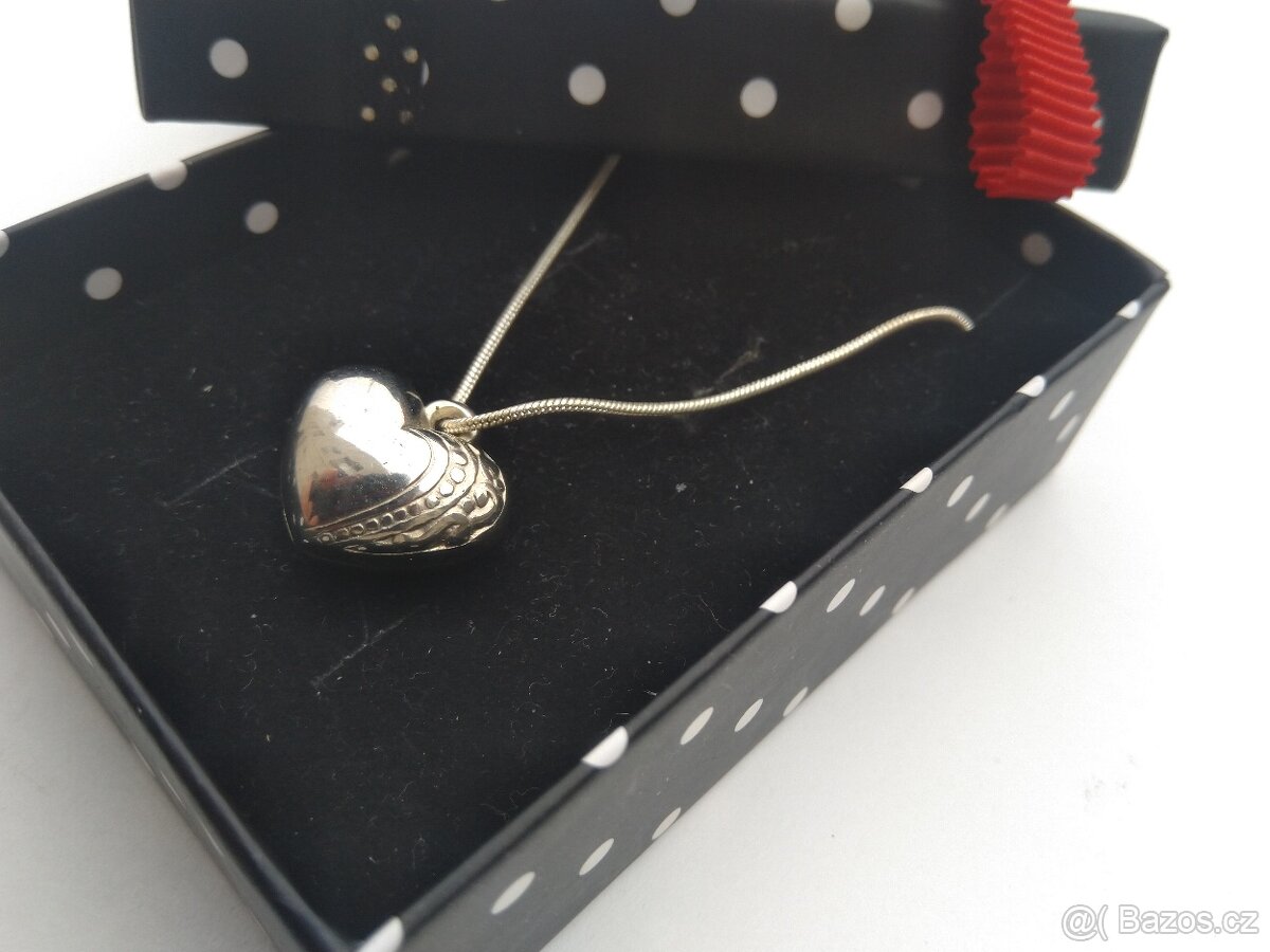 KRÁSNÝ DÁREK - Dámský řetízek se 4 různými přívěsky - 2