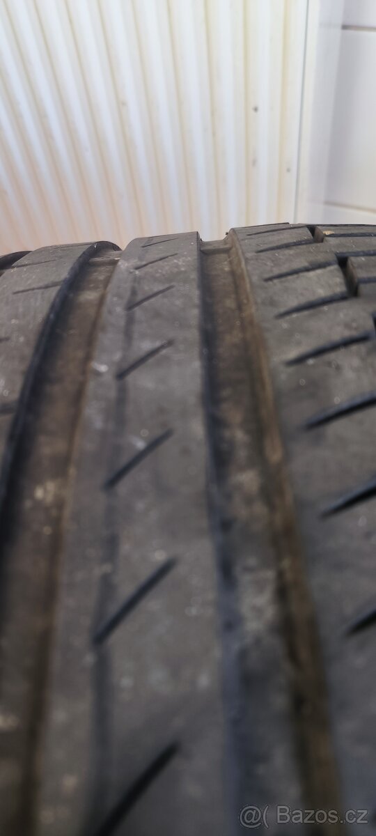 Letní pneu 235/45/18 Continental - 2