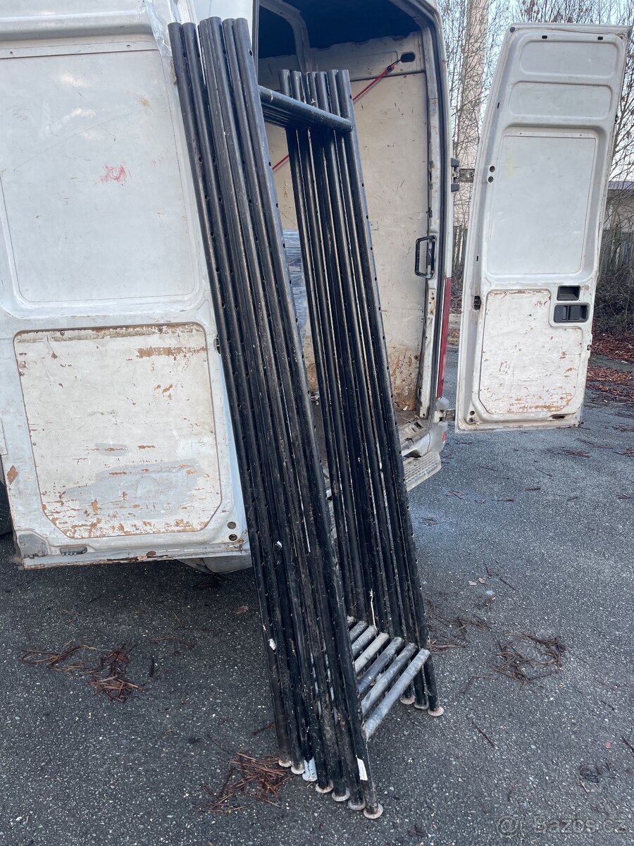 Kovové bytelné regály - 2