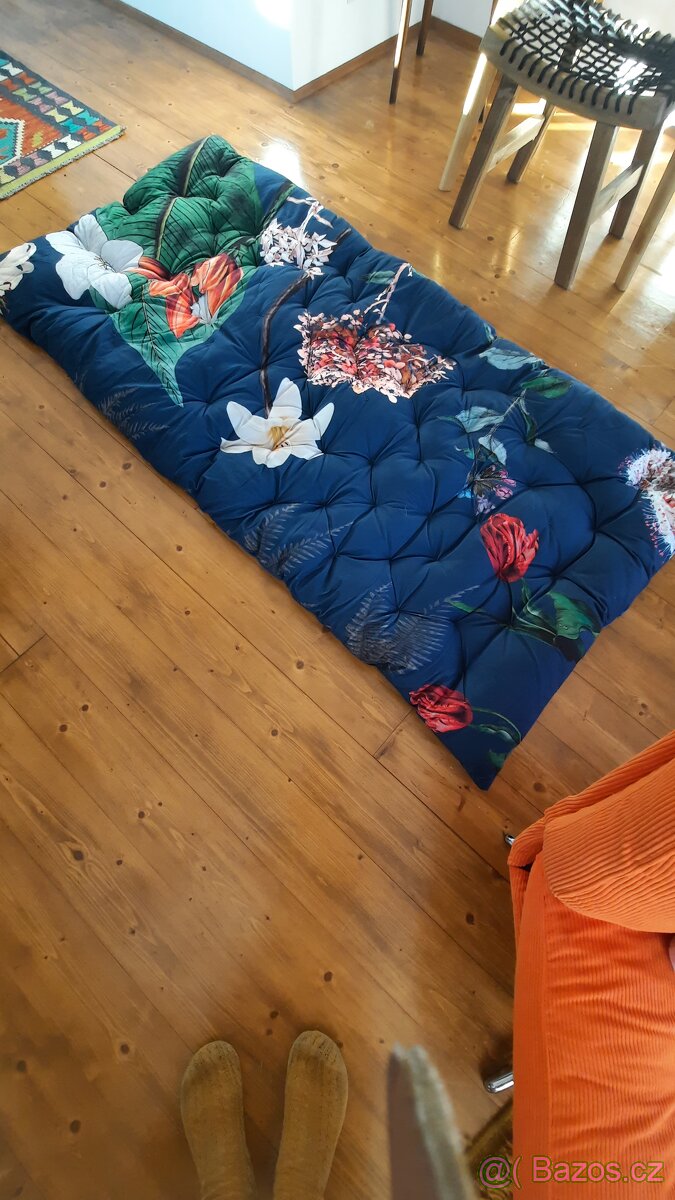 Sametový polstr na sofa - 2