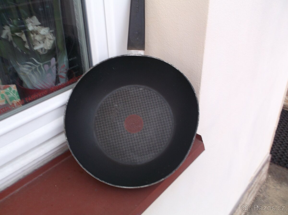 Velká hlubší pánev TEFAL. - 2