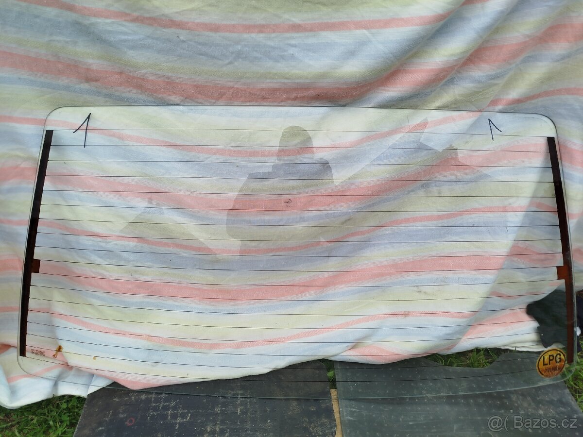 Škoda Felicie sklo kufru - 2