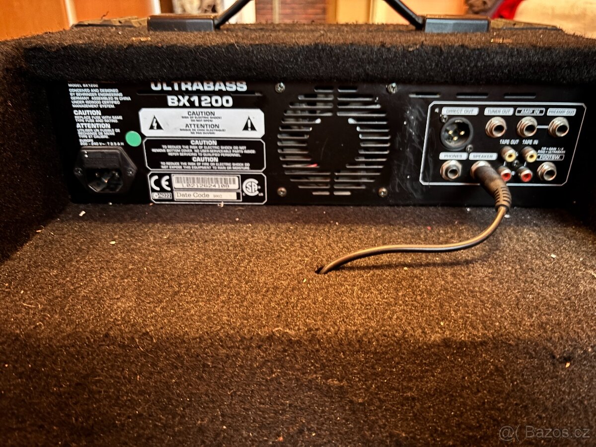 Basové kombo Behringer - 2