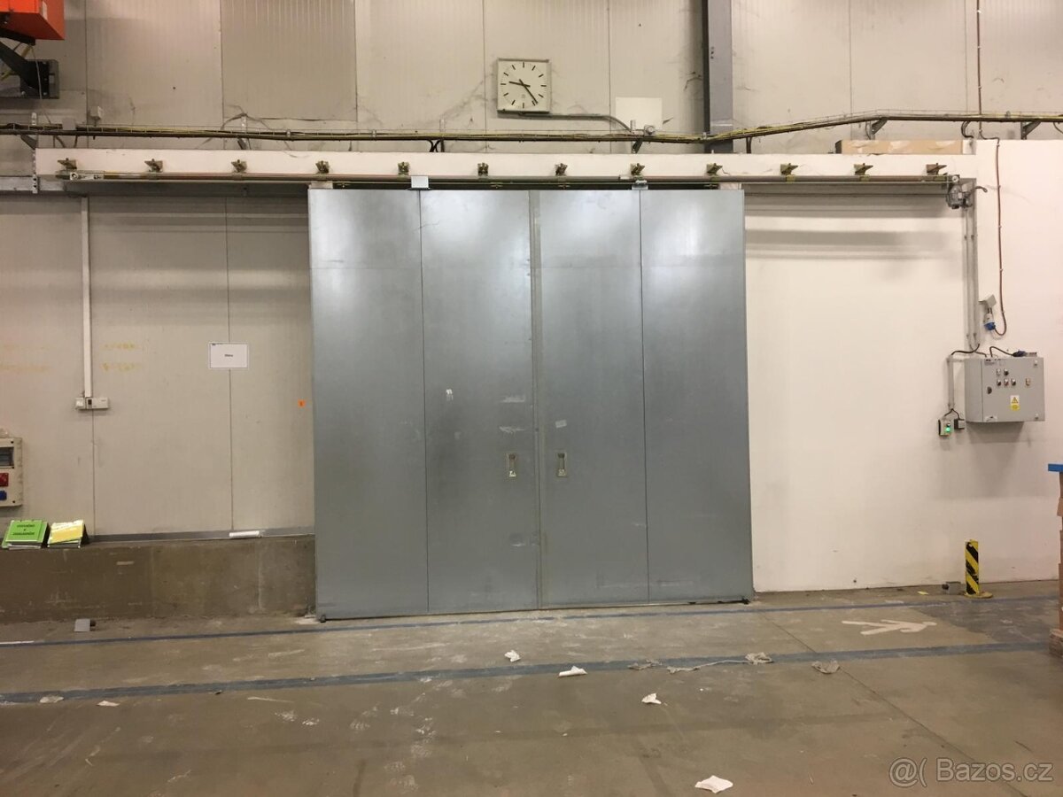 POSUVNÁ PROTIPOŽÁRNÍ KOVOVÁ VRATA 3X3,3M - 2