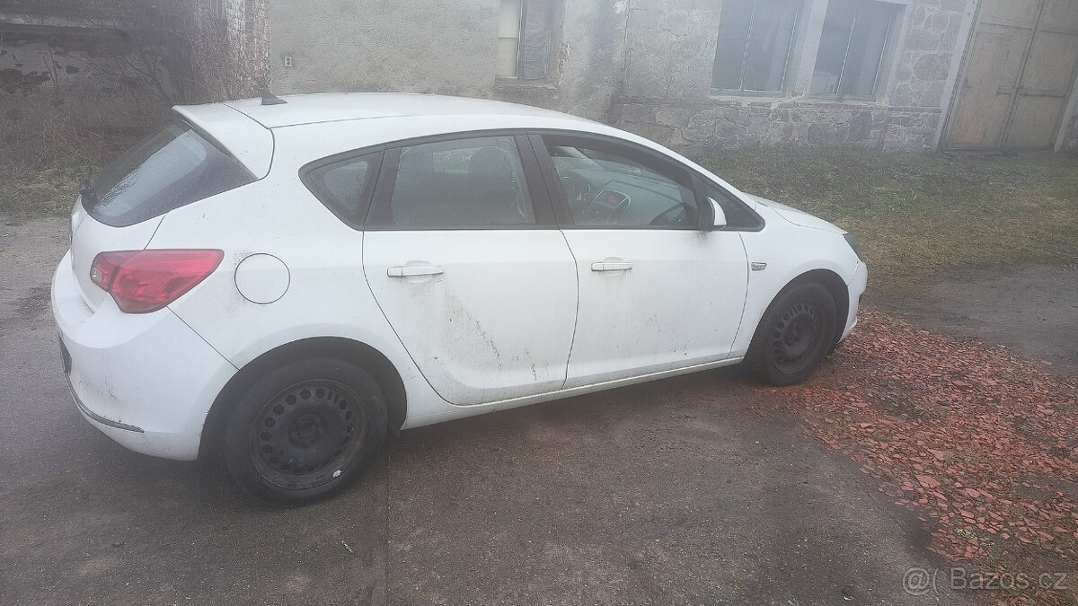 Vozidlo Opel Astra, rok 2014 - 2