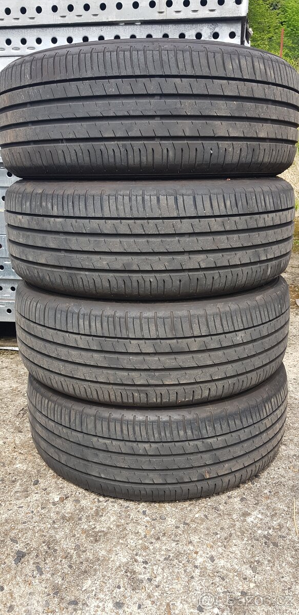 Letní pneu 215/55/R18 - 2
