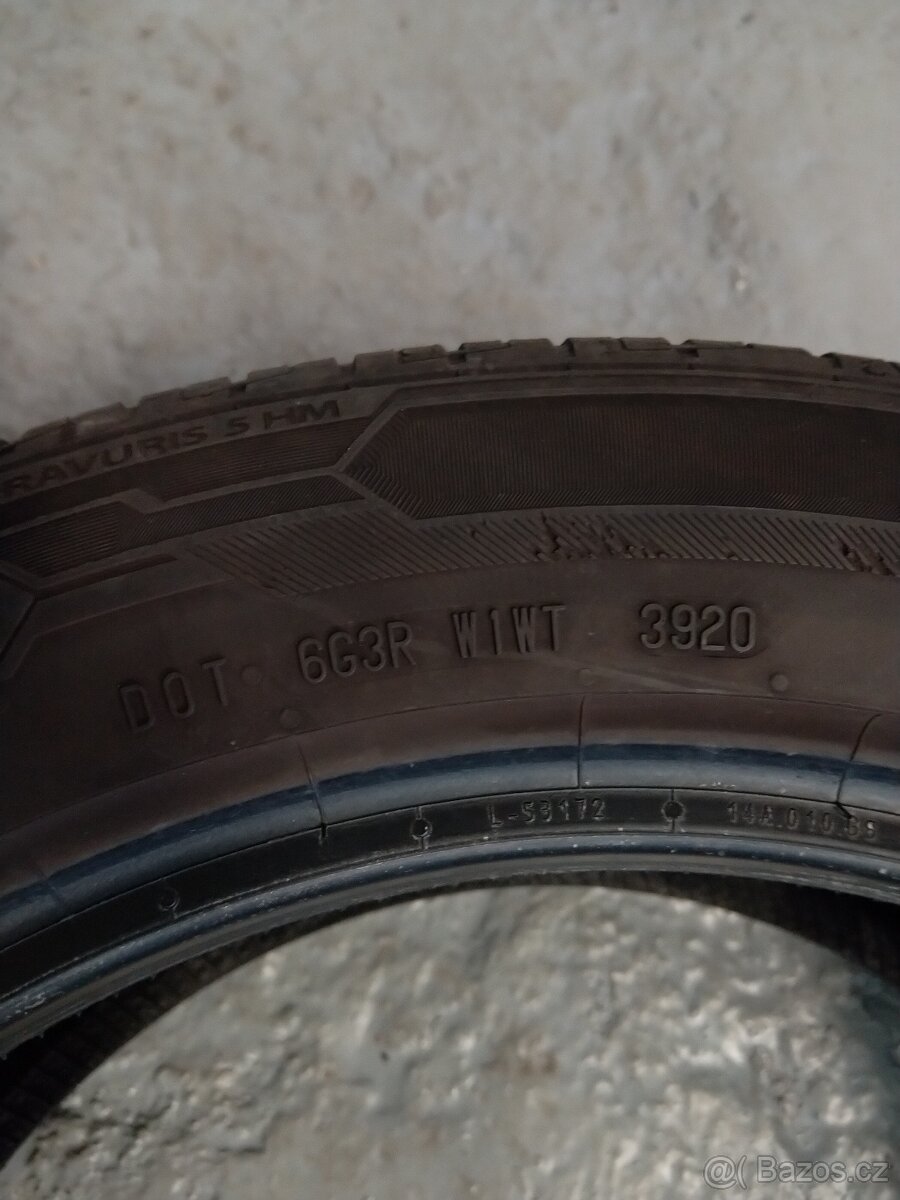 1x letní Barum 215/55 R17. - 2
