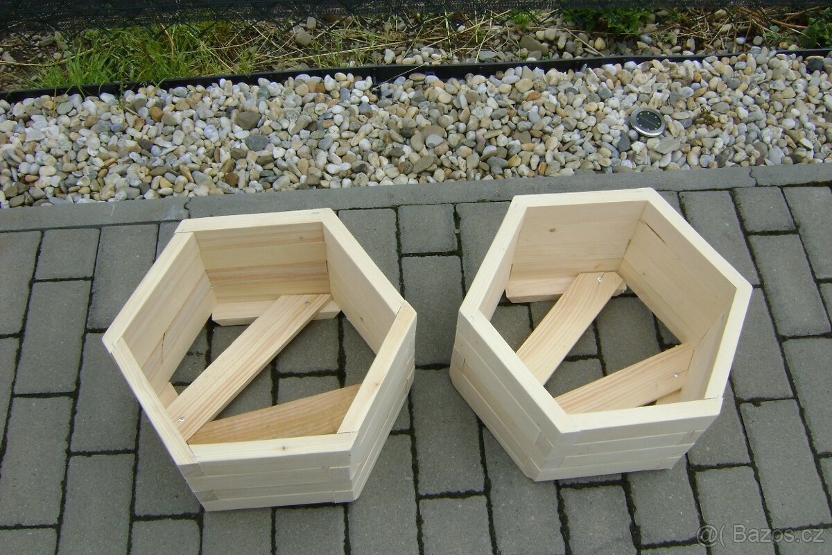 Dřevěný obal na květináč - 2