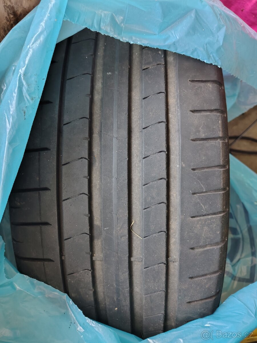 Prodám 2ks pneu Pirelli Zero 255/40 R21 102W - 2