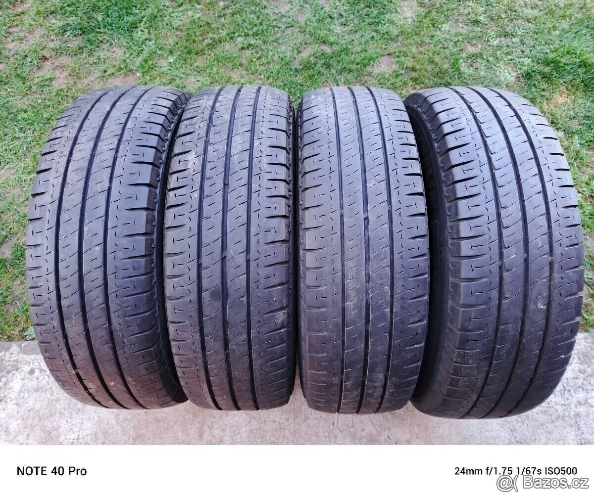 Pneu Michelin 215/70/15C letní - 2