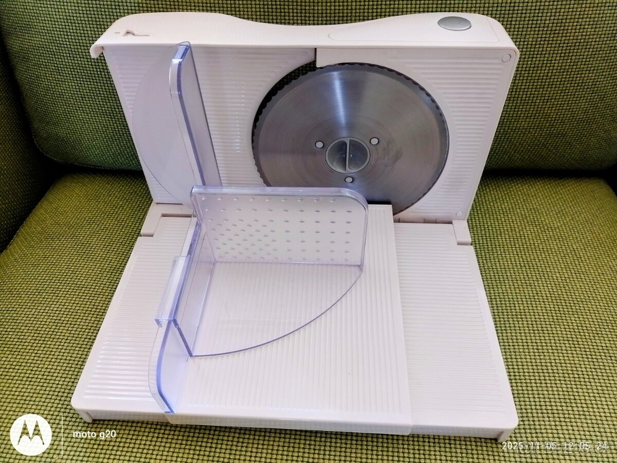 Sklápěcí kráječ - 2