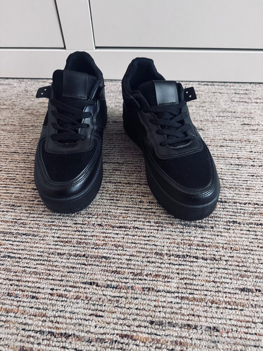 Nové černé tenisky, velikost 37. - 2