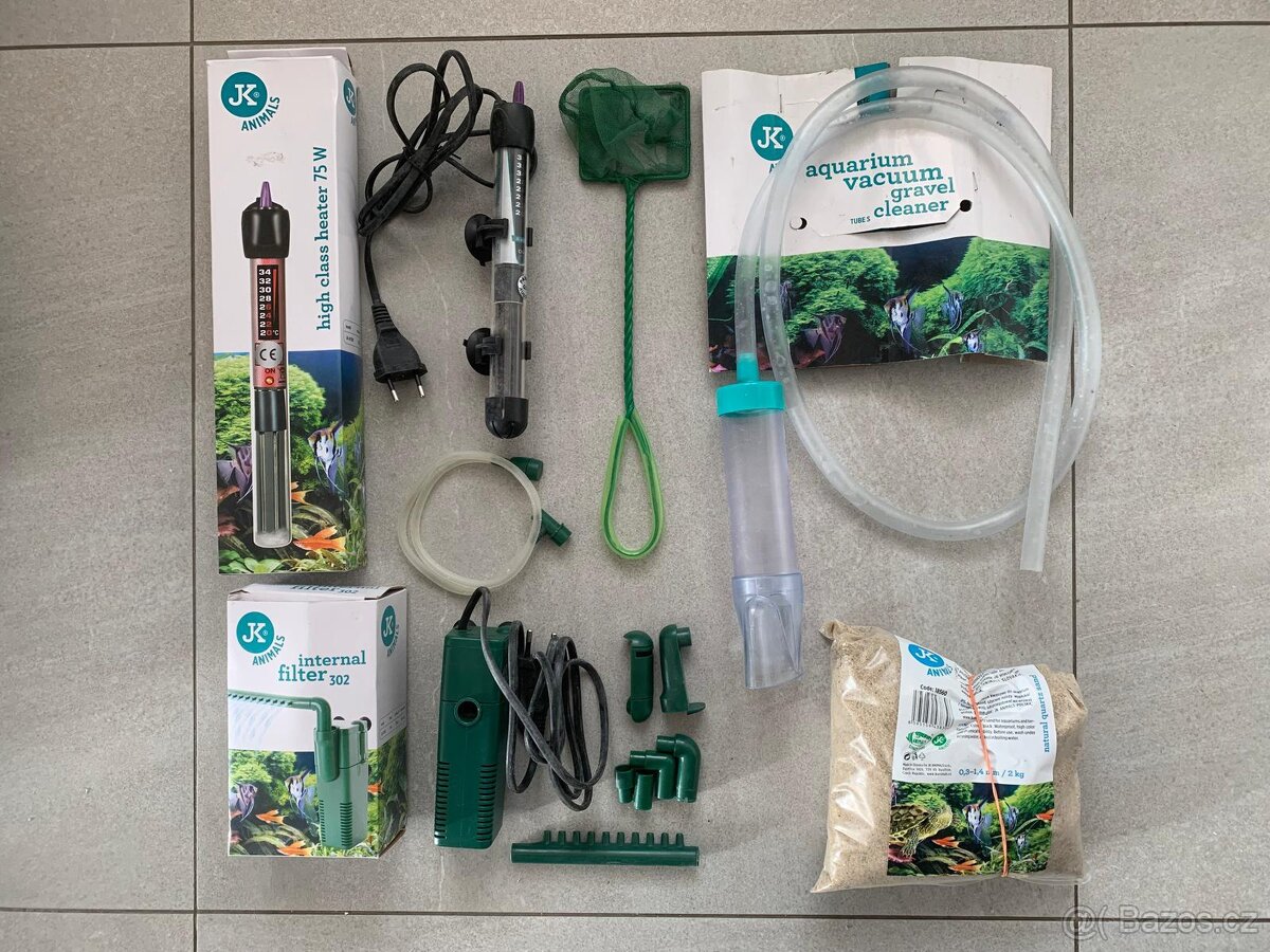 Male akvárium + vybavení - 2