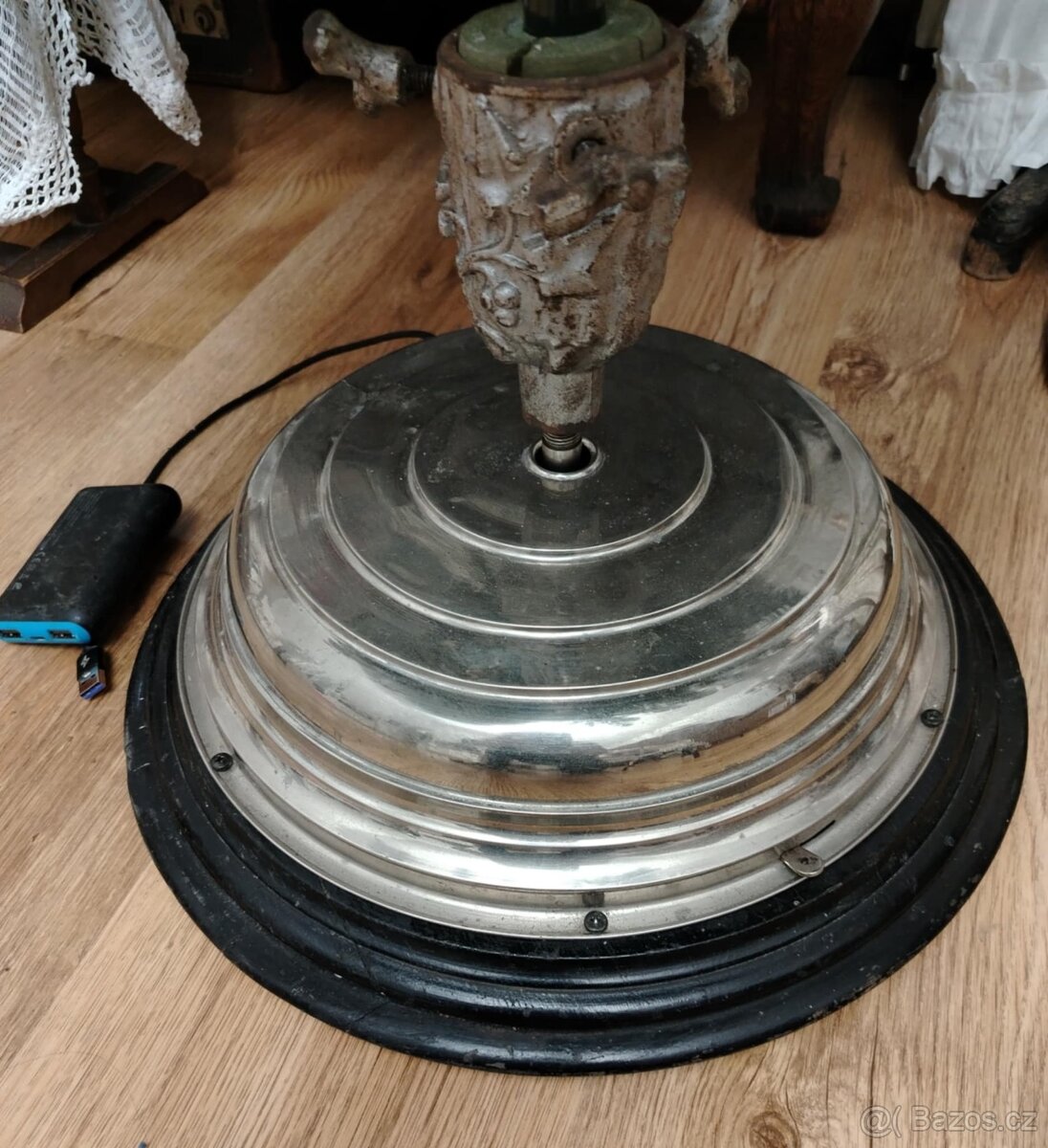 Starožitný hrací stojan na vánoční stromeček - 2