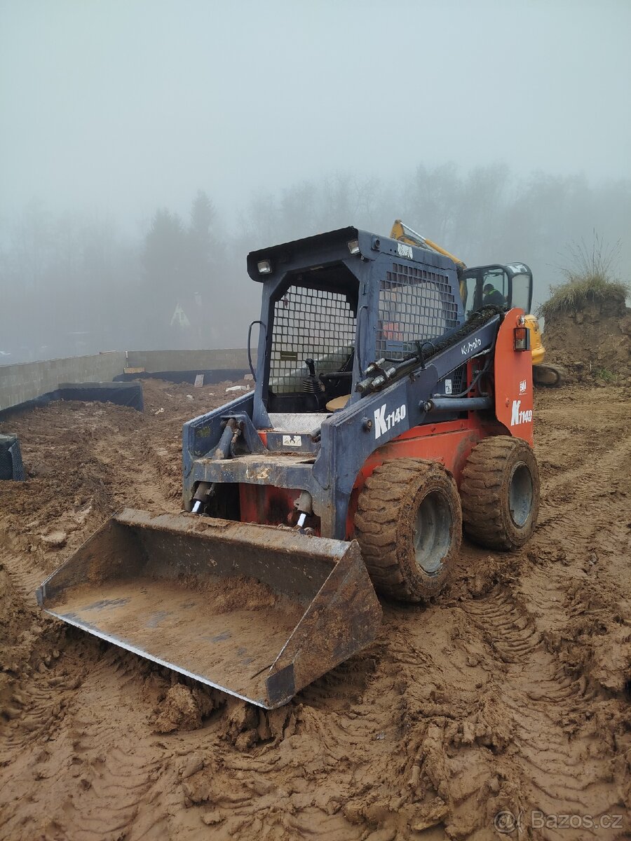 Smykový nakladač - 2