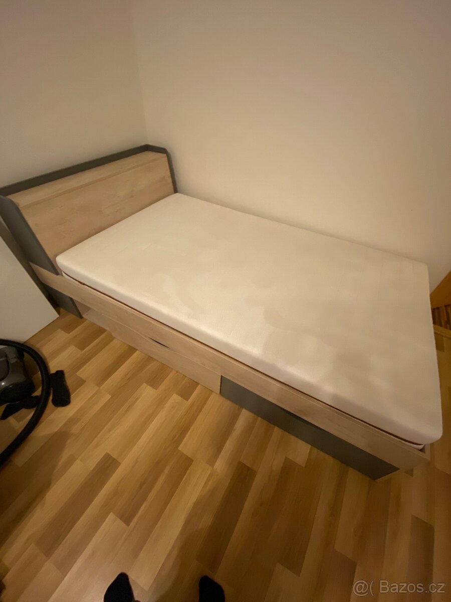 Prodám postel téměř nová - 2
