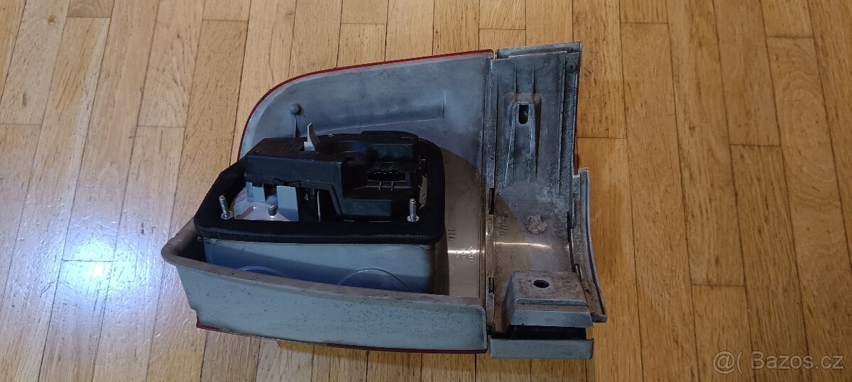 Ford Galaxy 2000-2005 ZADNÍ SVĚTLA - 2