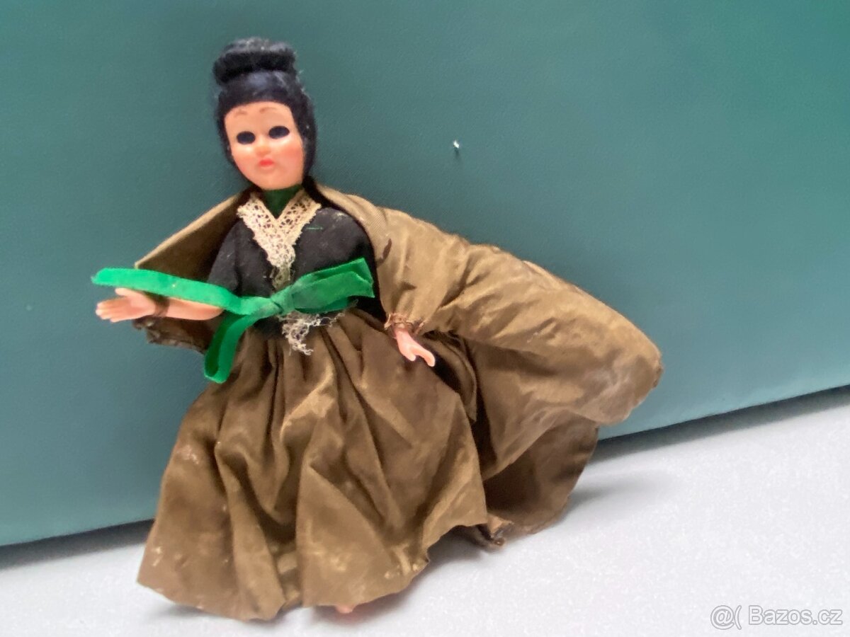 retro panenky s mrkajícíma očima - 2