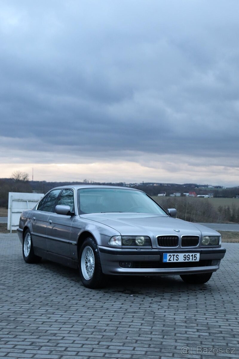 BMW E38 750i V12 - 2