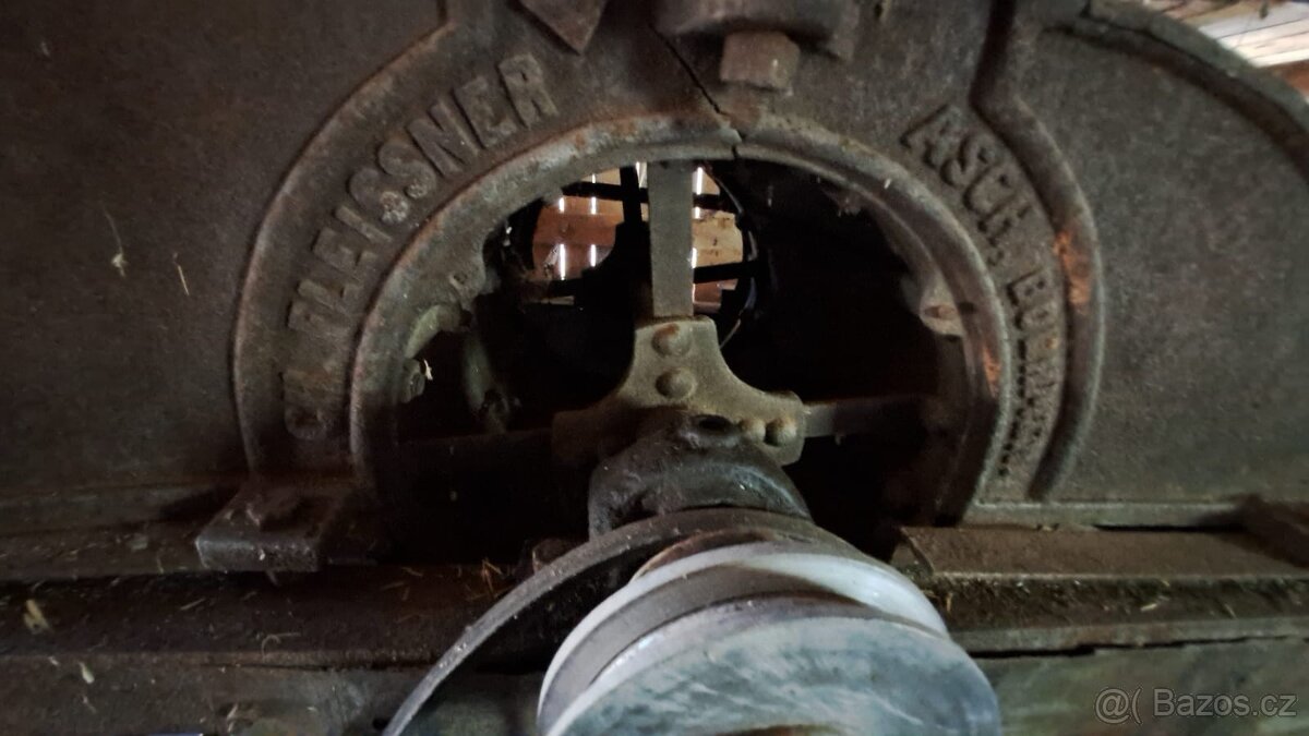 Historická mlátička/šroťák - 2