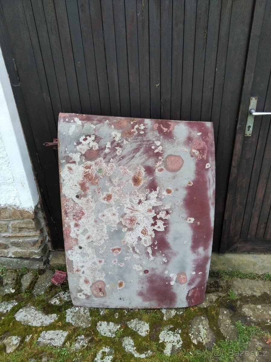 Víko motoru a kufru Škoda 110 - 2