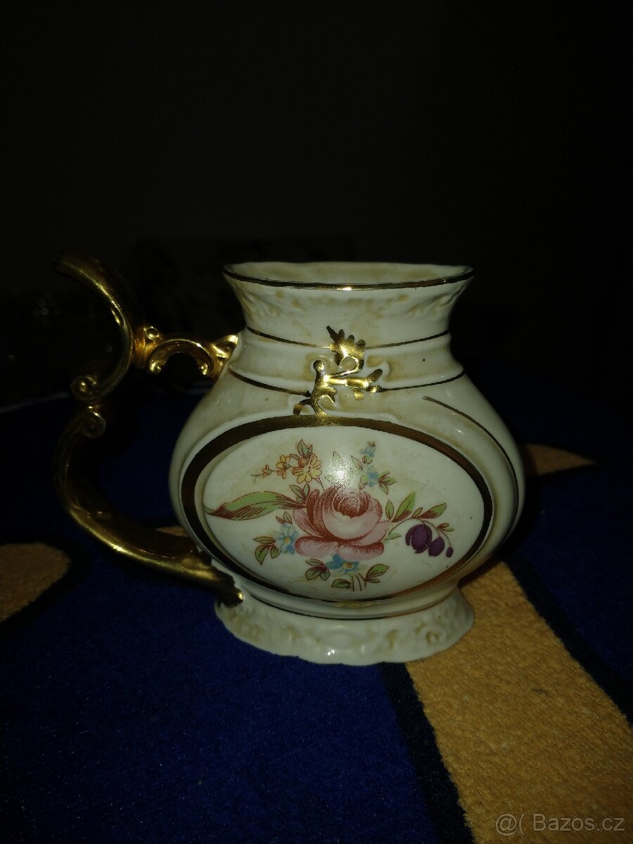 Porcelánová nádobka - 2