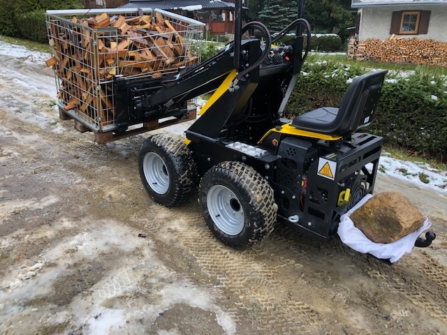 mininakladač 4x4 - 2