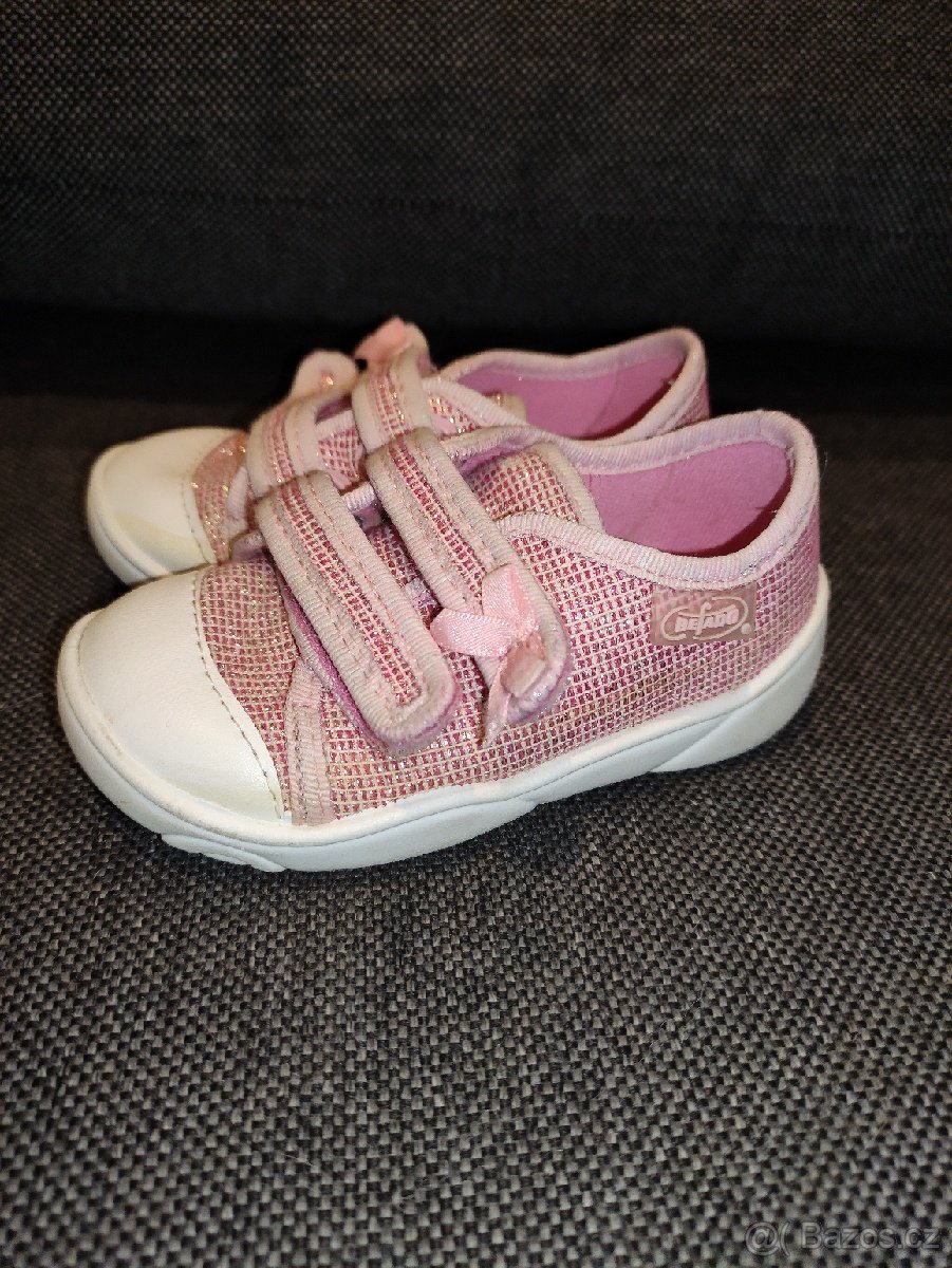 Krásné dívčí botičky, plátěnky, vel. 21 - 2